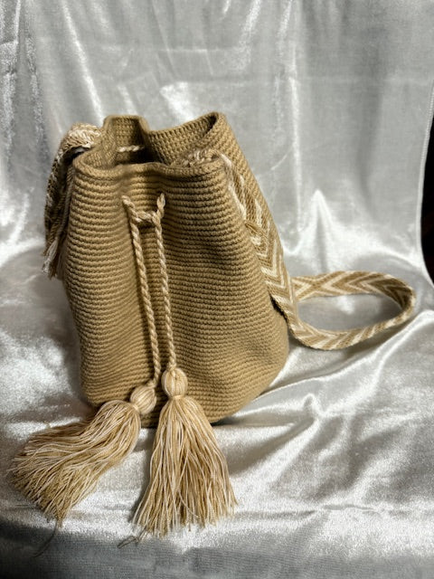 Colombian Mochilla (tan and white)