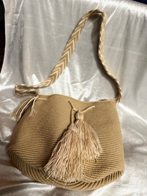 Colombian Mochilla (tan and white)
